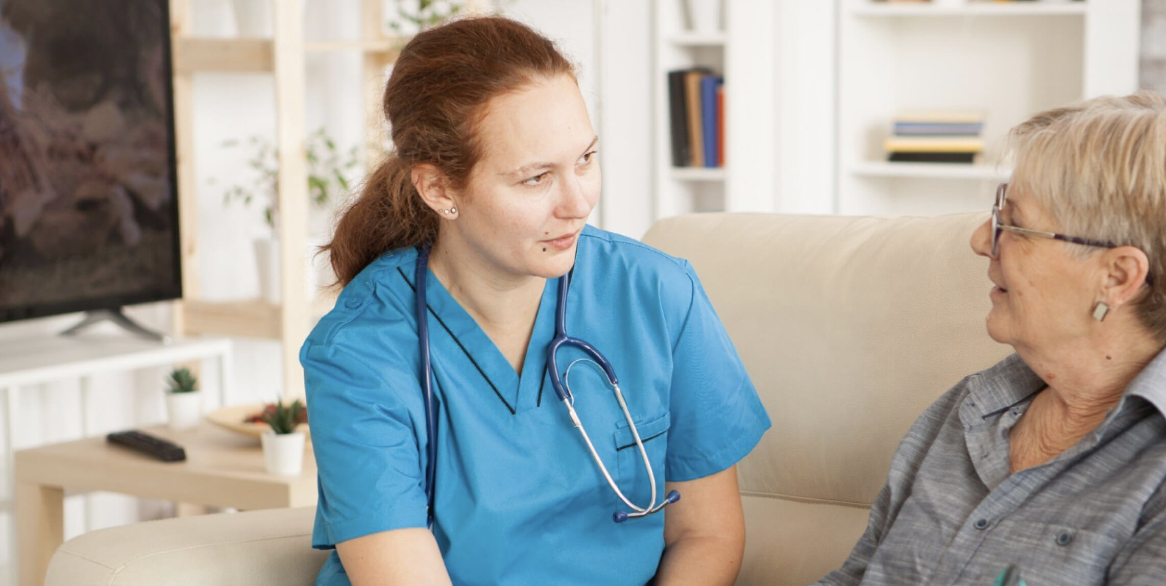 Nurse communicating with an elderly